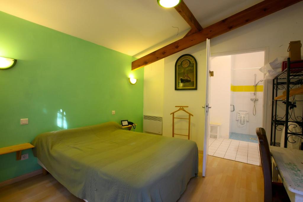 Chambre Accessible PMR — Accessibilité & confort